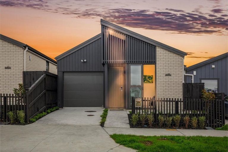 Photo of property in 23 Paretao Street, Massey, Auckland, 0614