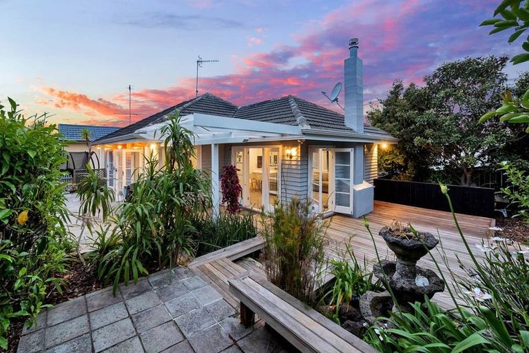 Photo of property in 1/53 Corunna Road, Milford, Auckland, 0620