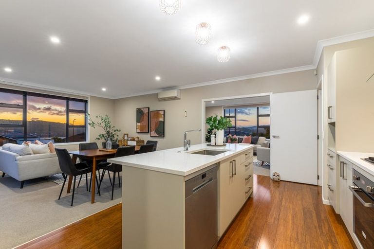 Photo of property in 13 Wangapeka Way, Aotea, Porirua, 5024