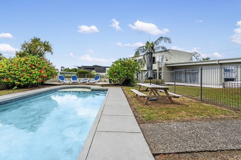 Photo of property in 3/18 Parr Terrace, Castor Bay, Auckland, 0620