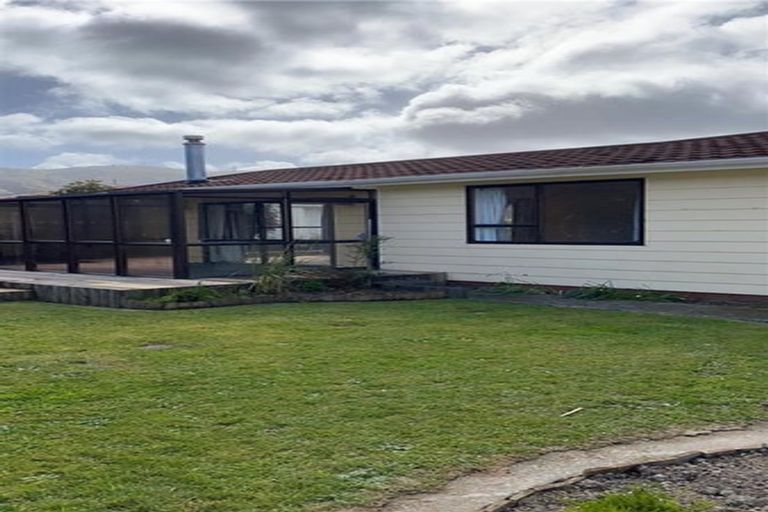 Photo of property in 343 Wellington Road, Wainuiomata, Lower Hutt, 5014