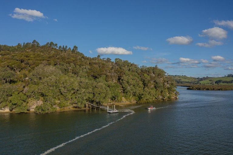 Photo of property in 295 Kopaki Point, Cooks Beach, Whitianga, 3591