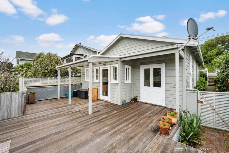 Photo of property in 3 Waikato Street, Island Bay, Wellington, 6023