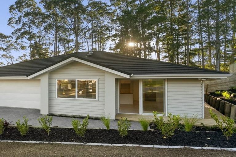 Photo of property in 5 Maraeariki Avenue, Orewa, 0931