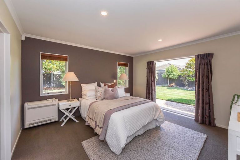 Photo of property in 8 Springside Place, Redwood, Christchurch, 8051