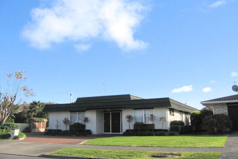 Photo of property in 14 D'arcy Place, Taradale, Napier, 4112