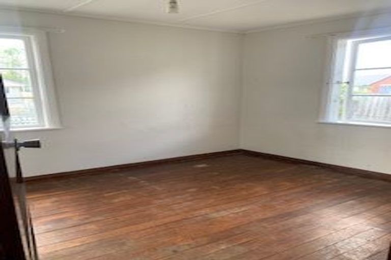 Photo of property in 2/23 Pitcairn Crescent, Bryndwr, Christchurch, 8053