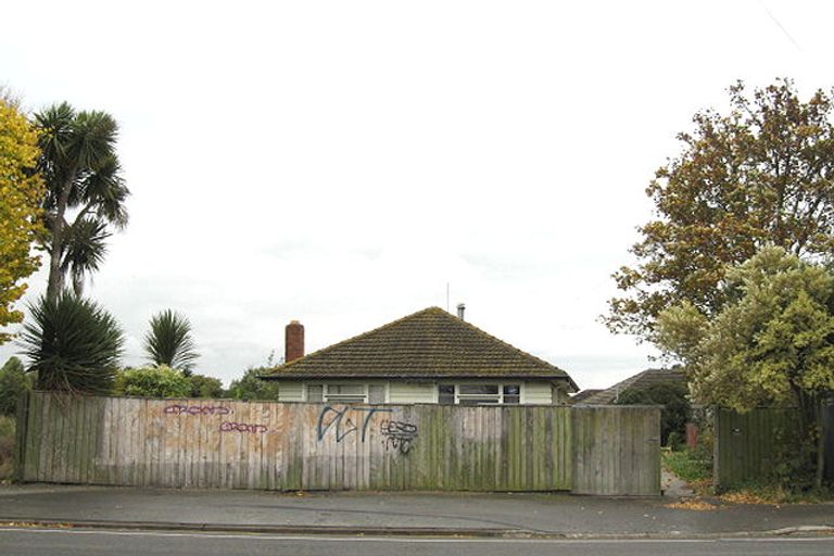 Photo of property in 100 Northcote Road, Northcote, Christchurch, 8052