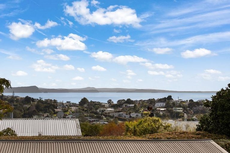 Photo of property in 1 Surf Road, Stanmore Bay, Whangaparaoa, 0932