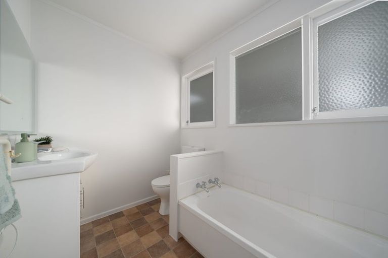 Photo of property in 5 Chudleigh Grove, Churton Park, Wellington, 6037