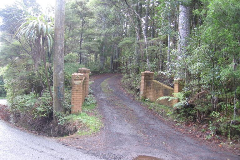 Photo of property in 9 Taraire Road, Titirangi, Auckland, 0604