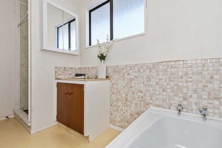 Photo of property in 2/120b Roydvale Avenue, Burnside, Christchurch, 8053