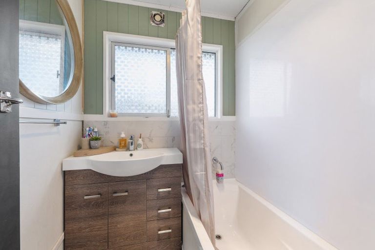 Photo of property in 9 Thackeray Place, Owhata, Rotorua, 3010