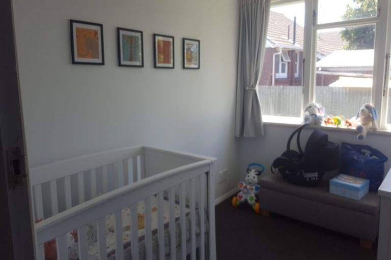 Photo of property in 22 Lambeth Crescent, Northcote, Christchurch, 8052