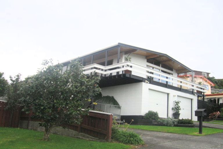 Photo of property in 17 Chestnut Grove, Maungaraki, Lower Hutt, 5010