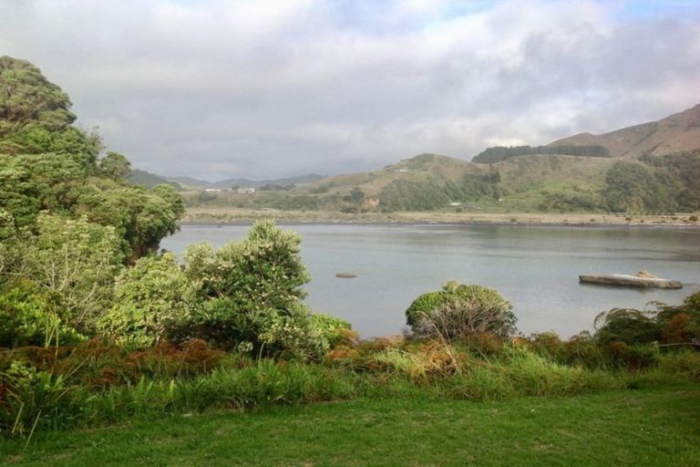 Photo of property in 1 Beach Road, Mokau, 4376