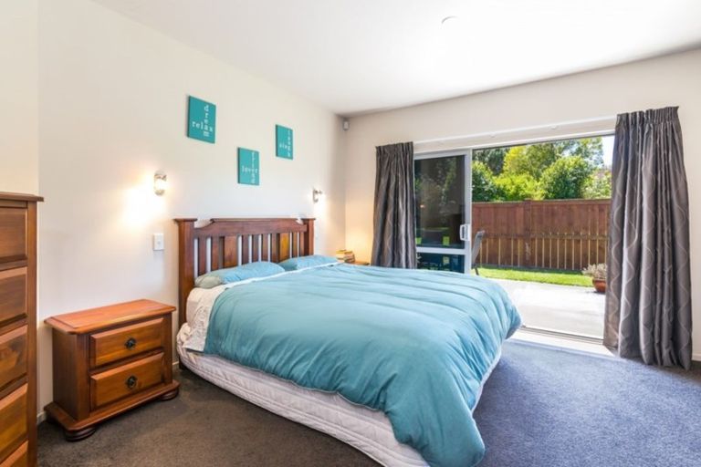 Photo of property in 72 Dalmore Way, Acacia Bay, Taupo, 3385