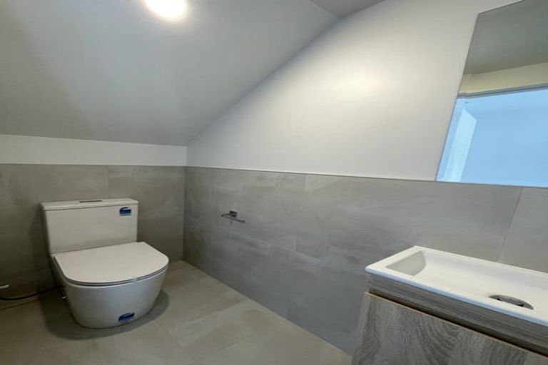 Photo of property in 2/105 Hobsonville Road, West Harbour, Auckland, 0618