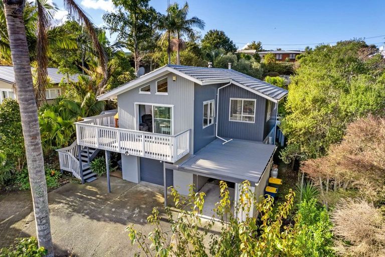 Photo of property in 16 Autumn Avenue, Glen Eden, Auckland, 0602