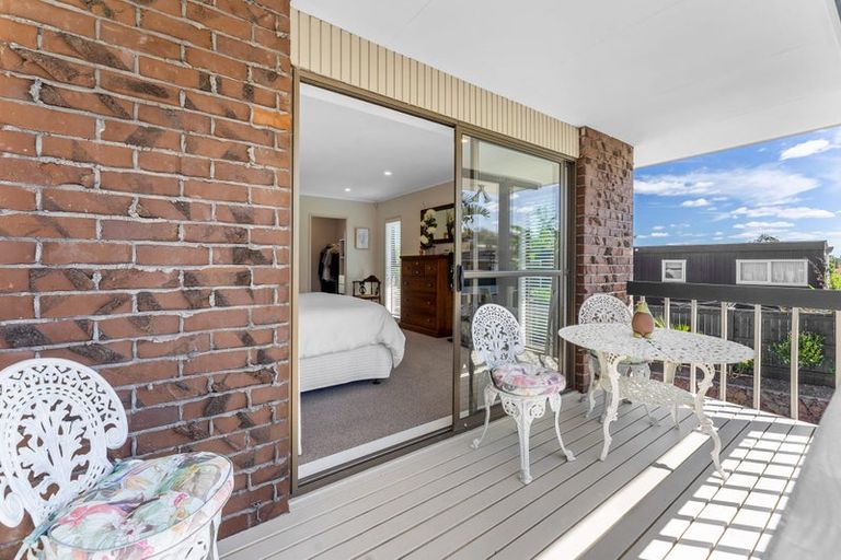 Photo of property in 20 Chatswood Grove, Chatswood, Auckland, 0626