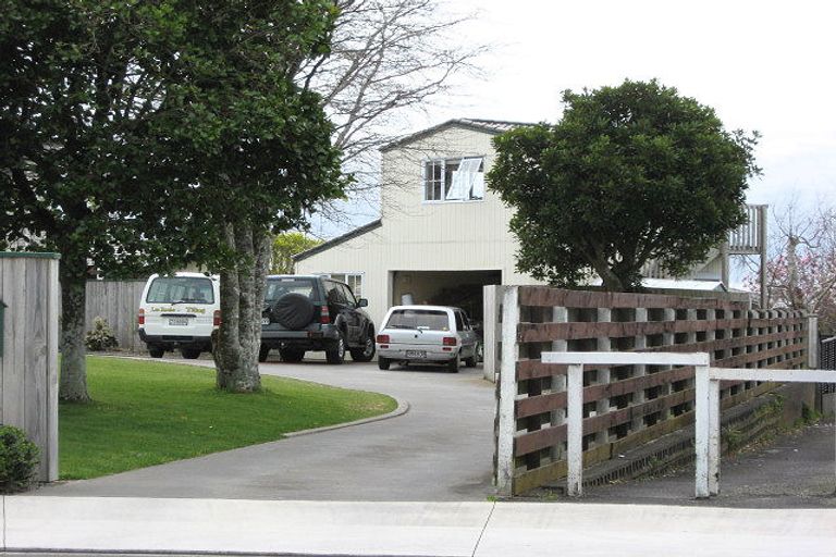 Photo of property in 22 Longview Drive, Merrilands, New Plymouth, 4312
