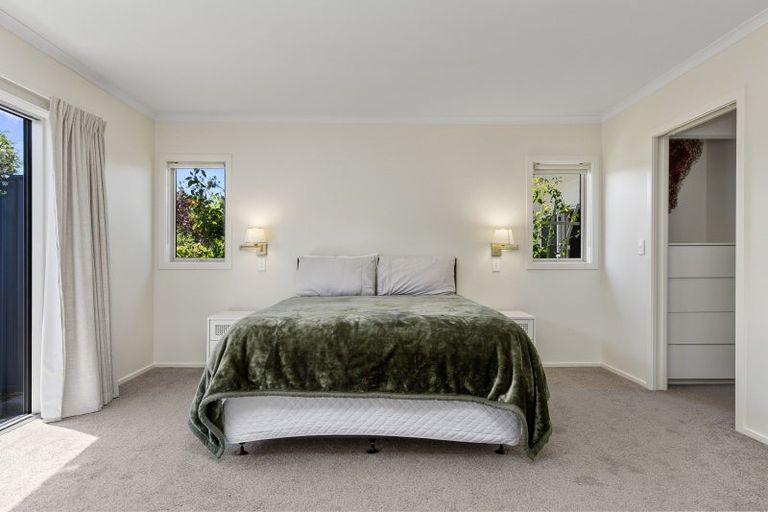 Photo of property in 5 Pukenamu Road, Rainbow Point, Taupo, 3330