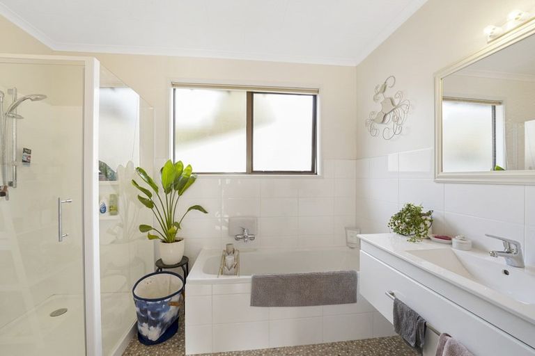 Photo of property in 2 Craig Place, Bridge Hill, Alexandra, 9320