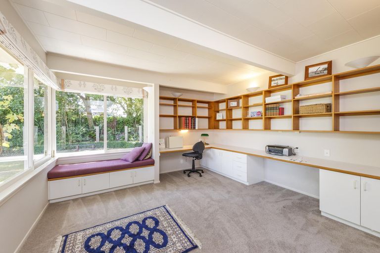 Photo of property in 40 Crewe Crescent, Hokowhitu, Palmerston North, 4410