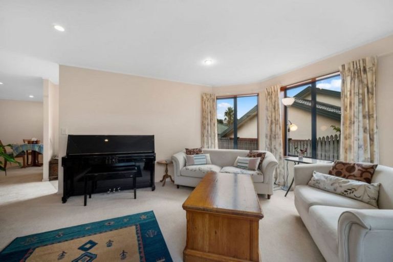Photo of property in 19 Angel Way, Stanmore Bay, Whangaparaoa, 0932