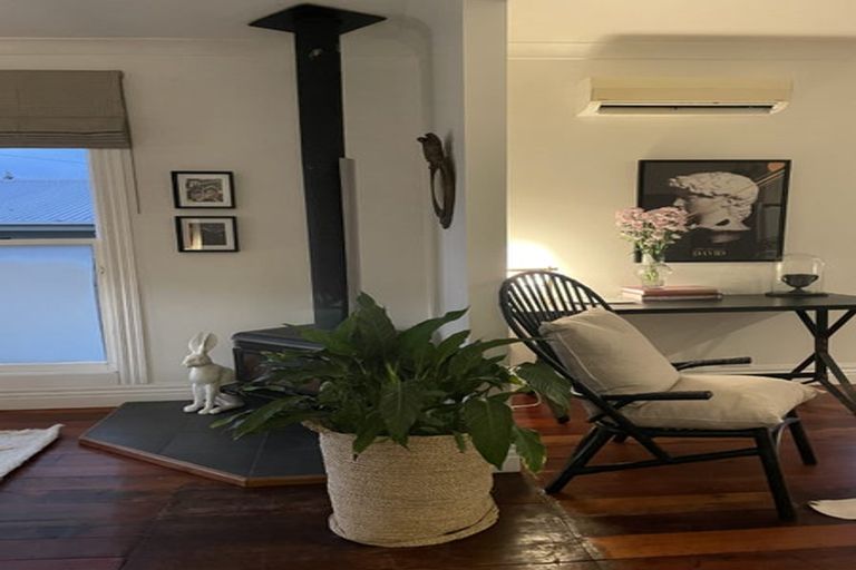 Photo of property in 45 Pukatea Street, Eastbourne, Lower Hutt, 5013