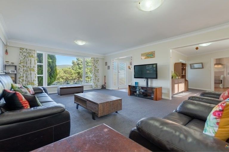 Photo of property in 19 Thomas Street, Stokes Valley, Lower Hutt, 5019