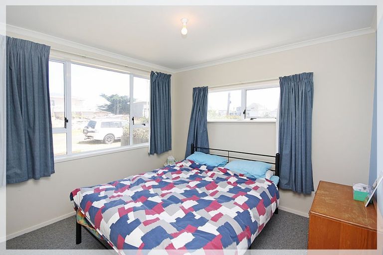 Photo of property in 13 Nelson Street, Foxton Beach, Foxton, 4815
