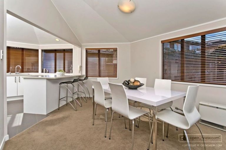 Photo of property in 1/19 Beach Road, Castor Bay, Auckland, 0620