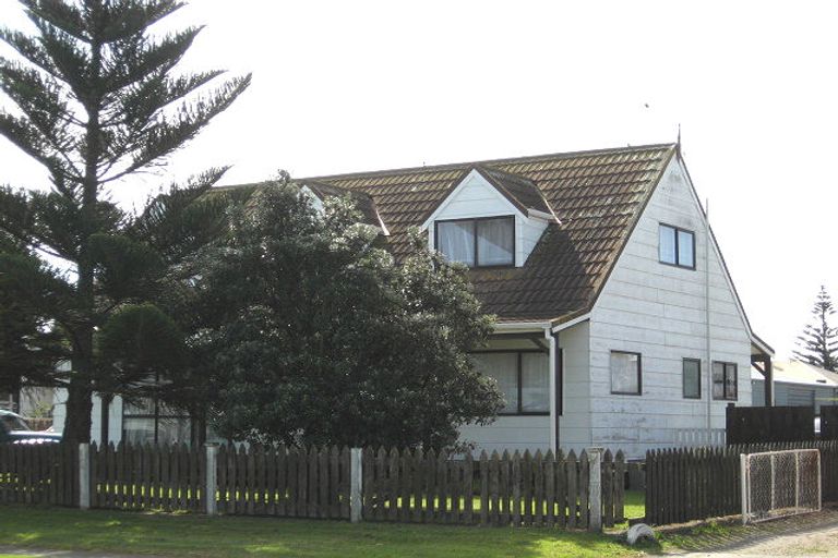 Photo of property in 84 Hinau Street, Castlecliff, Whanganui, 4501