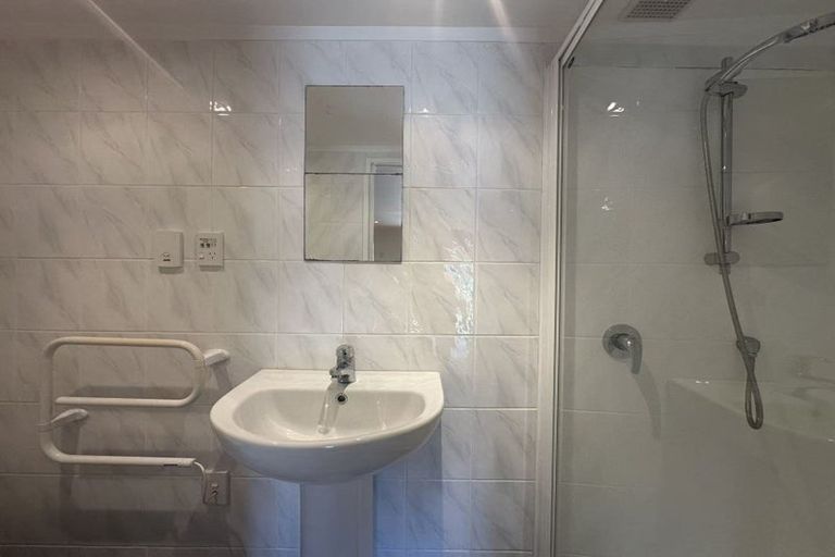 Photo of property in 19 Newhaven Terrace, Mairangi Bay, Auckland, 0630