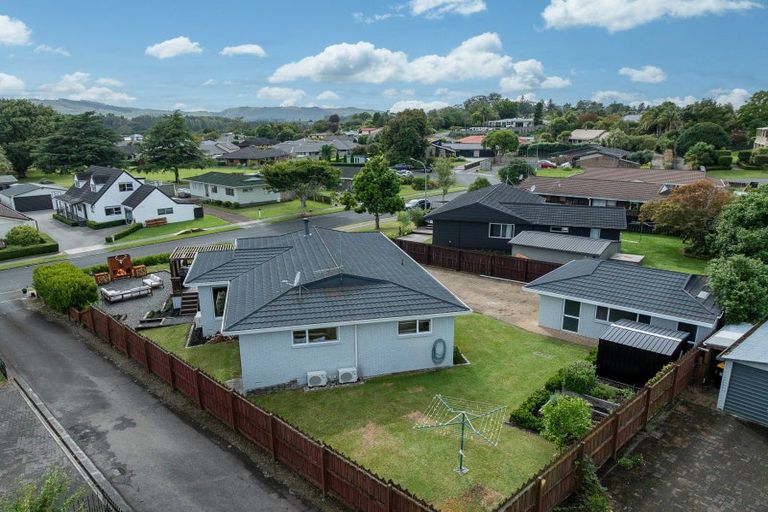 Photo of property in 37 Sheridan Crescent, Leamington, Cambridge, 3432