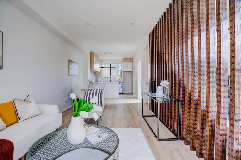Photo of property in 12 South Pacific Place, Henderson, Auckland, 0612