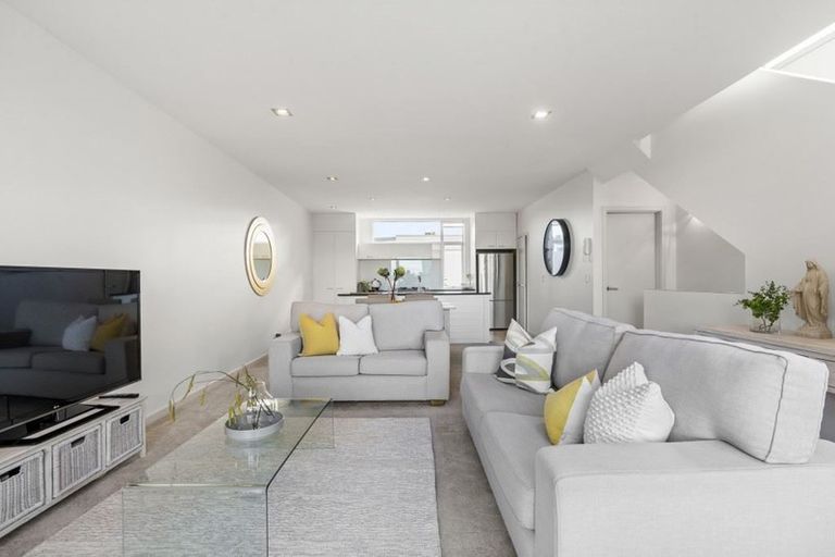 Photo of property in 2/4 Campbell Road, Takapuna, Auckland, 0622