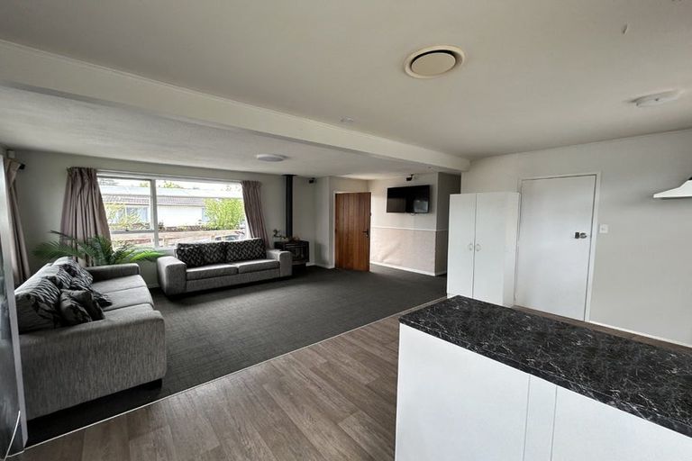 Photo of property in 23 Lipton Grove, Opaheke, Papakura, 2113