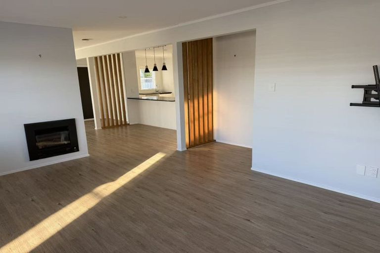 Photo of property in 19 Raleigh Road, Northcote, Auckland, 0627