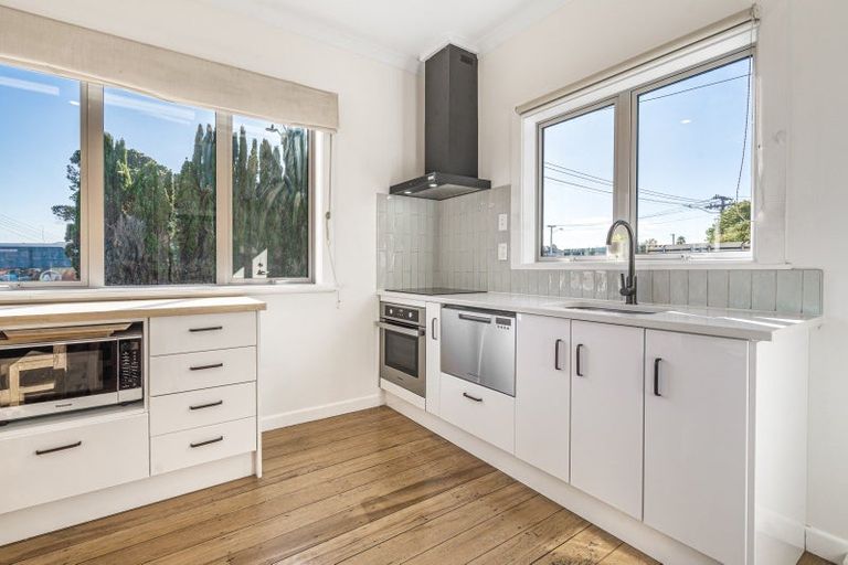 Photo of property in 1/886 Dominion Road, Mount Eden, Auckland, 1041