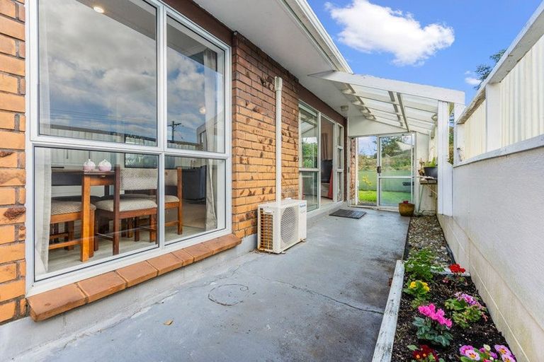 Photo of property in 82 Pioneer Road, Moturoa, New Plymouth, 4310