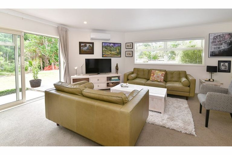 Photo of property in 23 Annalise Place, Orewa, 0931