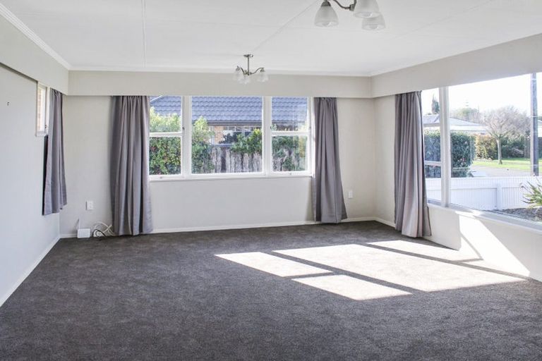 Photo of property in 5 Sutherland Crescent, Westbrook, Palmerston North, 4412