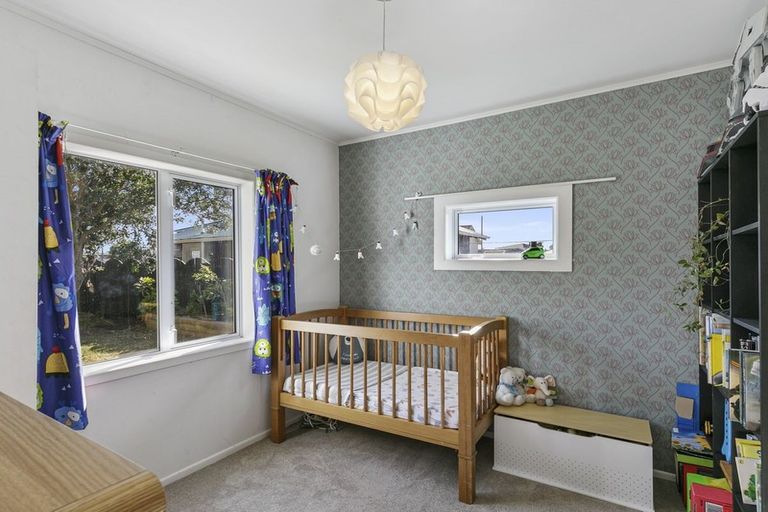 Photo of property in 23 Rua Street, Lyall Bay, Wellington, 6022