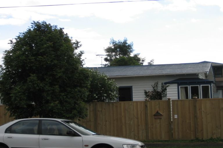 Photo of property in 1/6 Newcastle Terrace, Mount Albert, Auckland, 1025