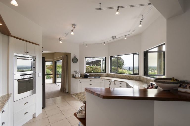 Photo of property in 70 Waicola Drive, Fitzherbert, Palmerston North, 4471