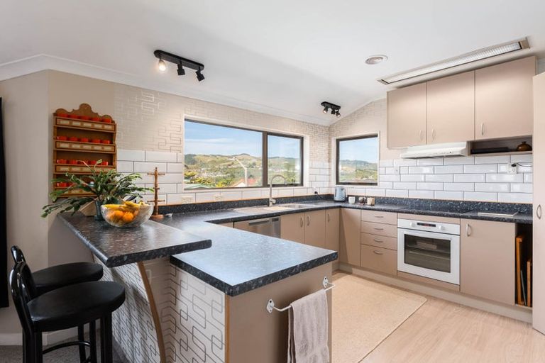 Photo of property in 64 Fyvie Avenue, Tawa, Wellington, 5028