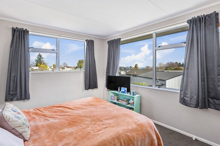 Photo of property in 19 Ward Place, Richmond Heights, Taupo, 3330
