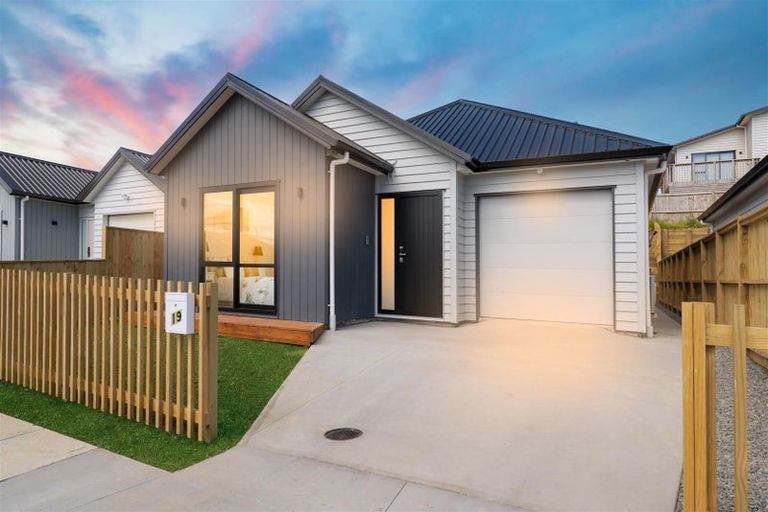 Photo of property in 52 Whakairo Crescent, Gulf Harbour, Whangaparaoa, 0930